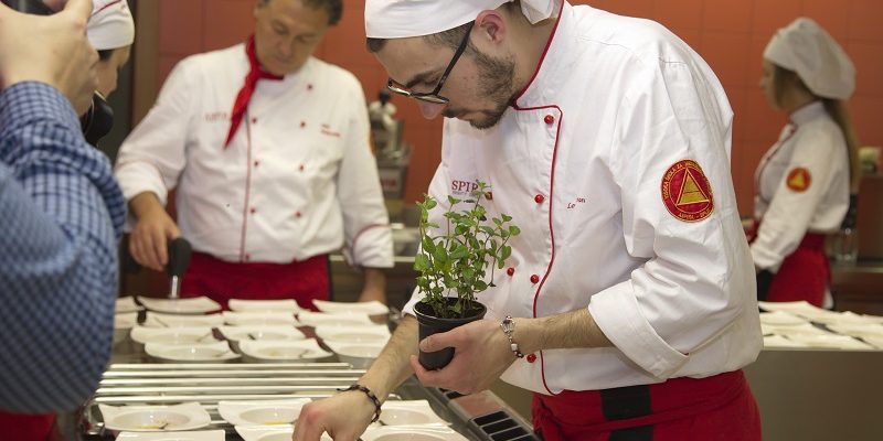 Aspira_otvorenje_praktikuma_student_zacinsko_bilje_web Studij Gastronomije Split