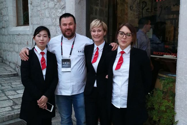 Chef-Rudlof-Stefan-i-studentice-Gastronomije