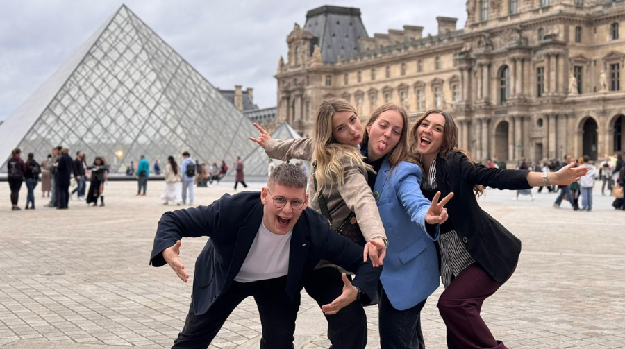 Web cover template 900×503 px (11)