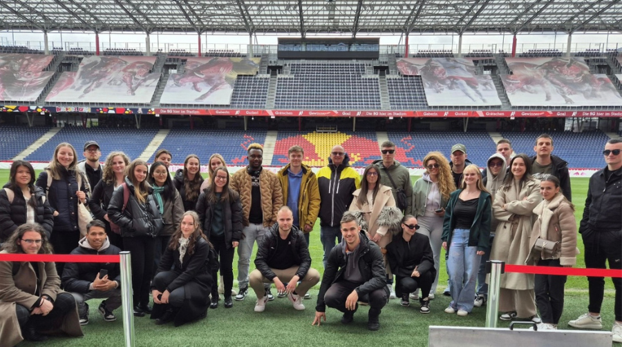 Web cover template 900×503 px (4)