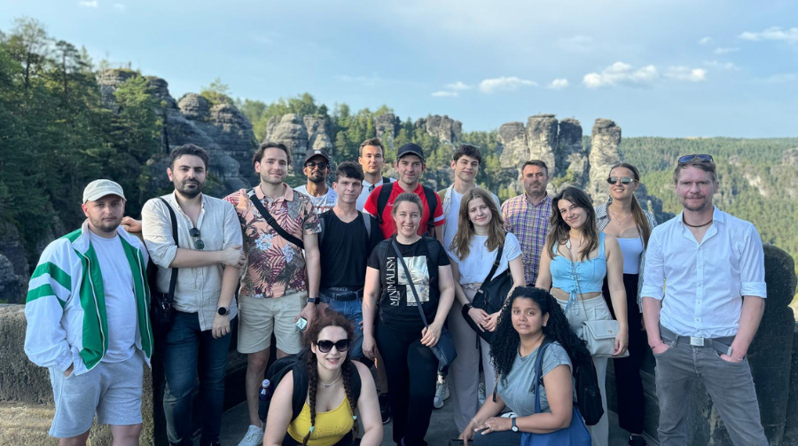 Web cover template 900×503 px (7)