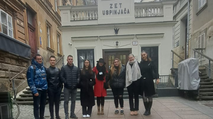 Web cover template 900×503 px (17)